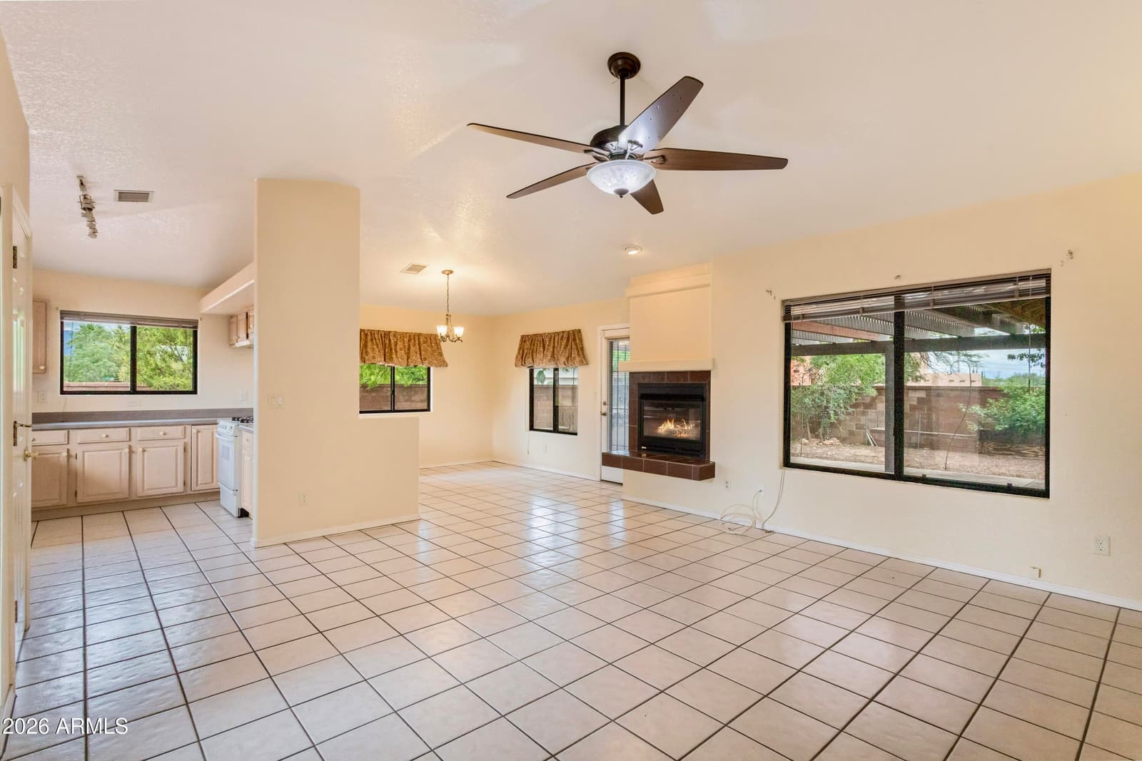 5255 HIGHLAND SHADOWS Drive, Sierra Vista, AZ 85635 — photo 4 of 33
