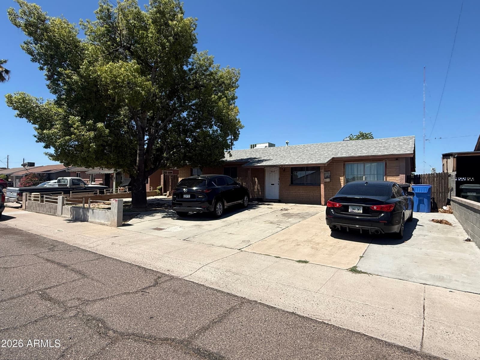 4820 N 73RD Avenue, Phoenix, AZ 85033 — photo 2 of 22
