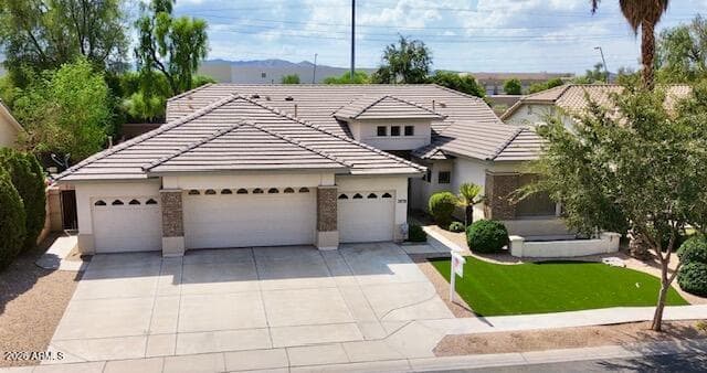 7878 S STEPHANIE Lane, Tempe, AZ 85284 — photo 1 of 13