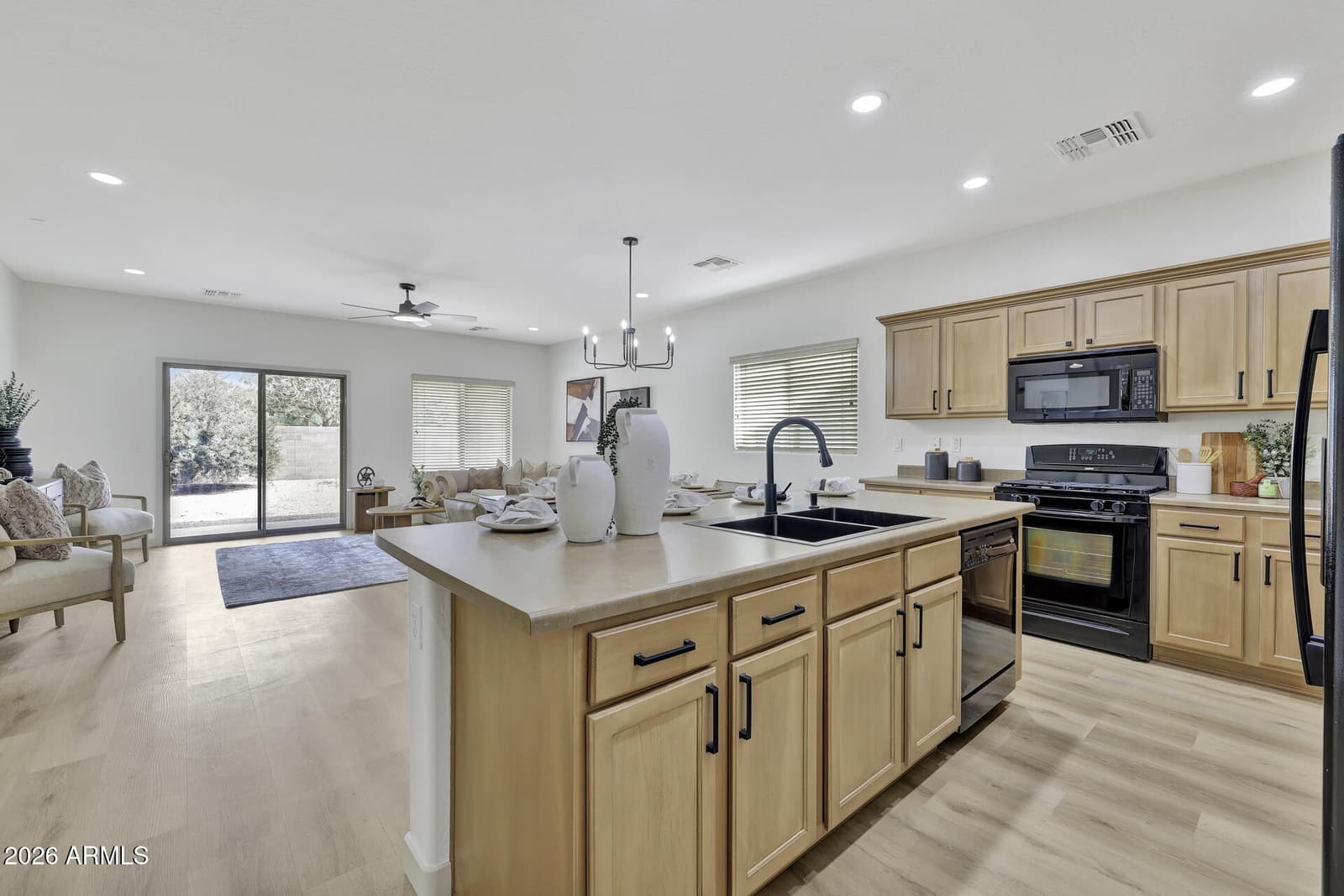 1152 W DESERT HOLLOW Drive, San Tan Valley, AZ 85143 — photo 4 of 44
