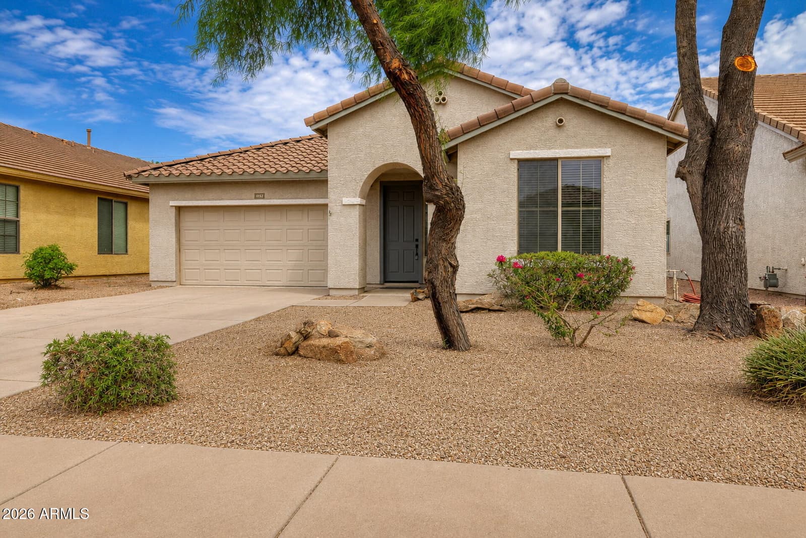 1152 W DESERT HOLLOW Drive, San Tan Valley, AZ 85143 — photo 1 of 44