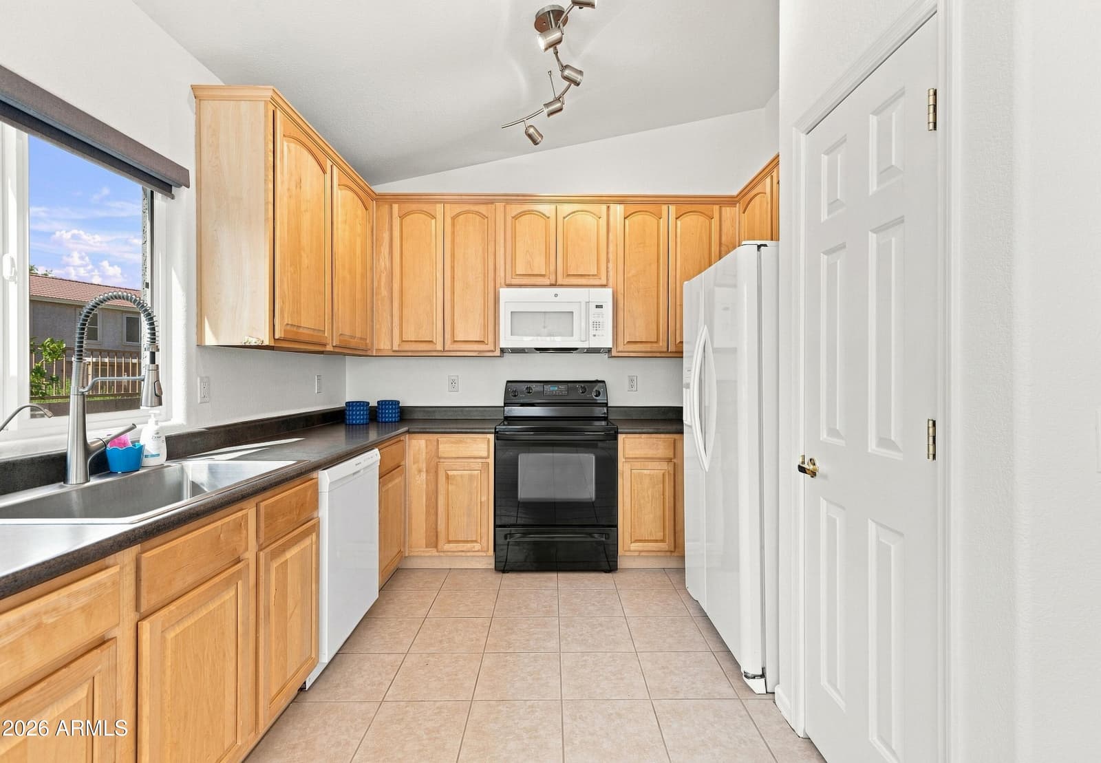6655 E VIRGINIA Street, Mesa, AZ 85215 — photo 11 of 29
