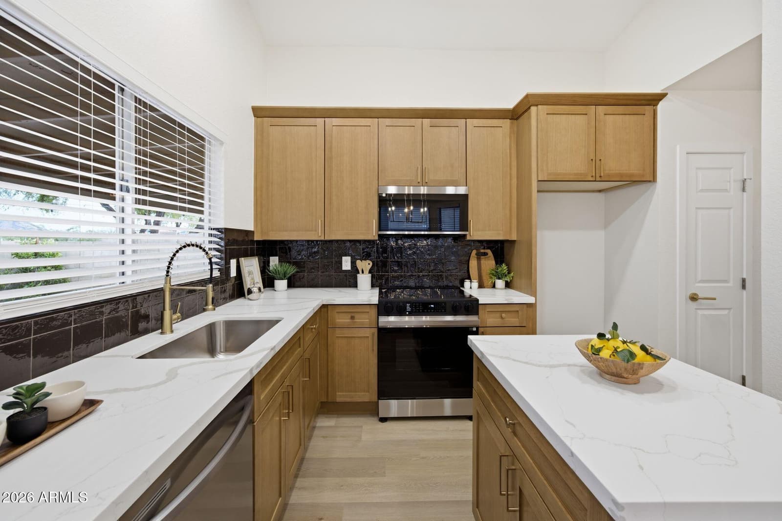 4035 W ELECTRA Lane, Glendale, AZ 85310 — photo 10 of 25