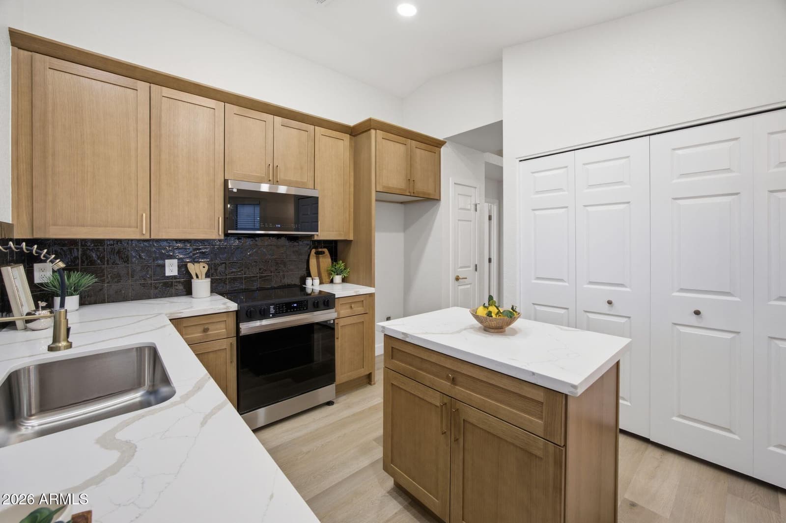 4035 W ELECTRA Lane, Glendale, AZ 85310 — photo 11 of 25