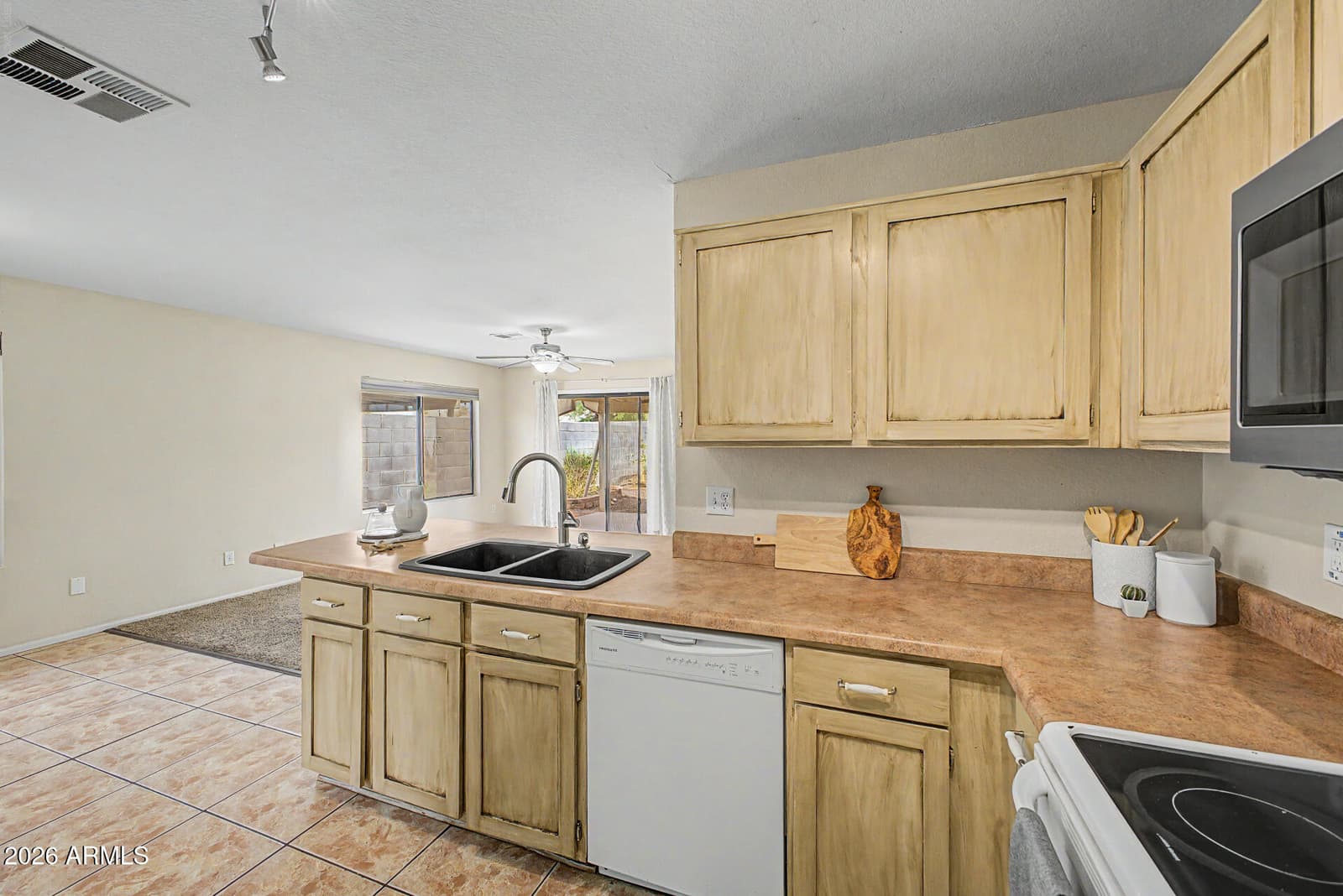 3226 W WILLIAMS Drive, Phoenix, AZ 85027 — photo 7 of 29