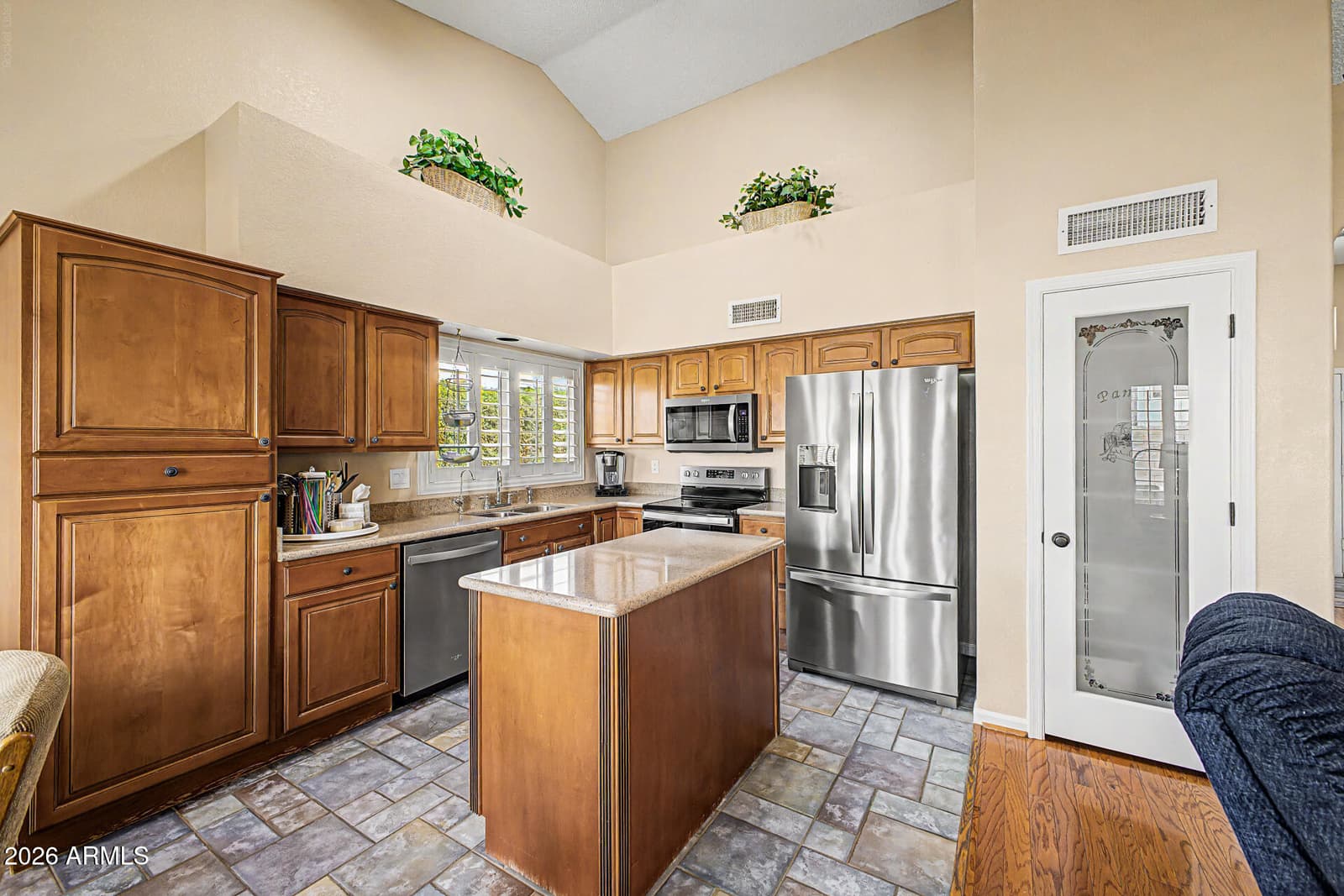 4050 W CHARLOTTE Drive, Glendale, AZ 85310 — photo 10 of 32