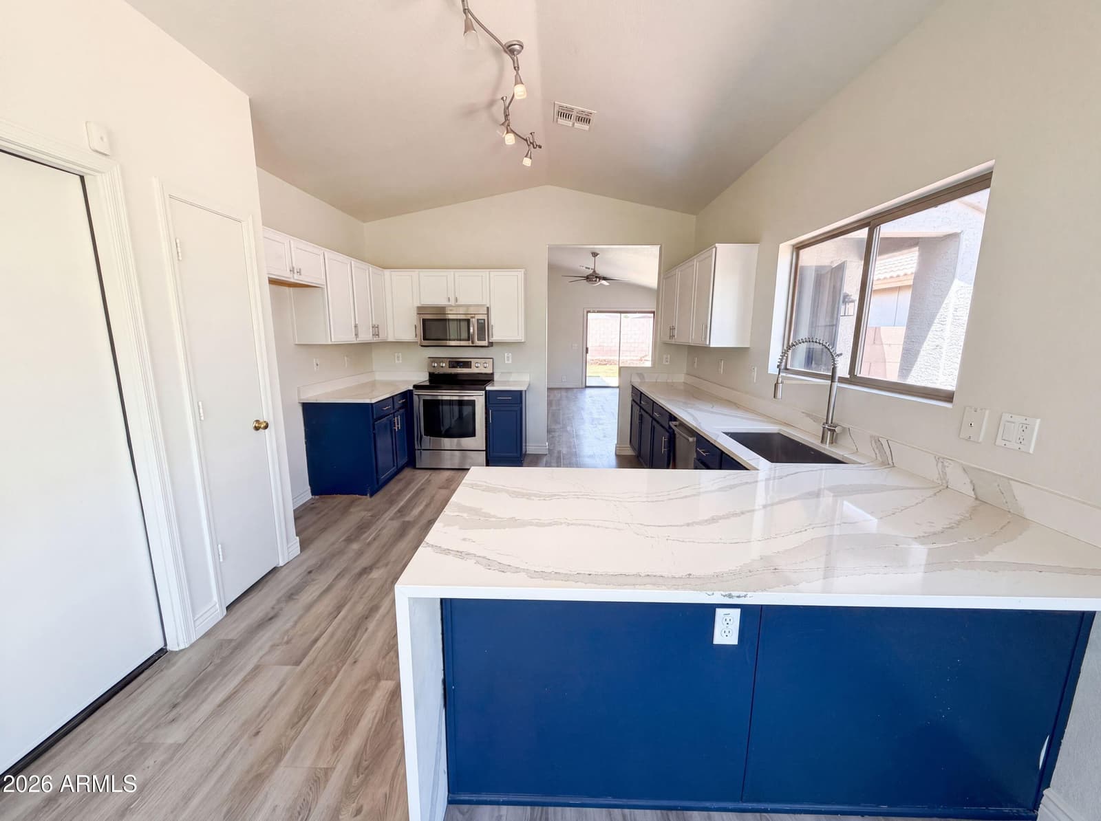 3428 W VIA DEL SOL Drive, Phoenix, AZ 85027 — photo 10 of 31