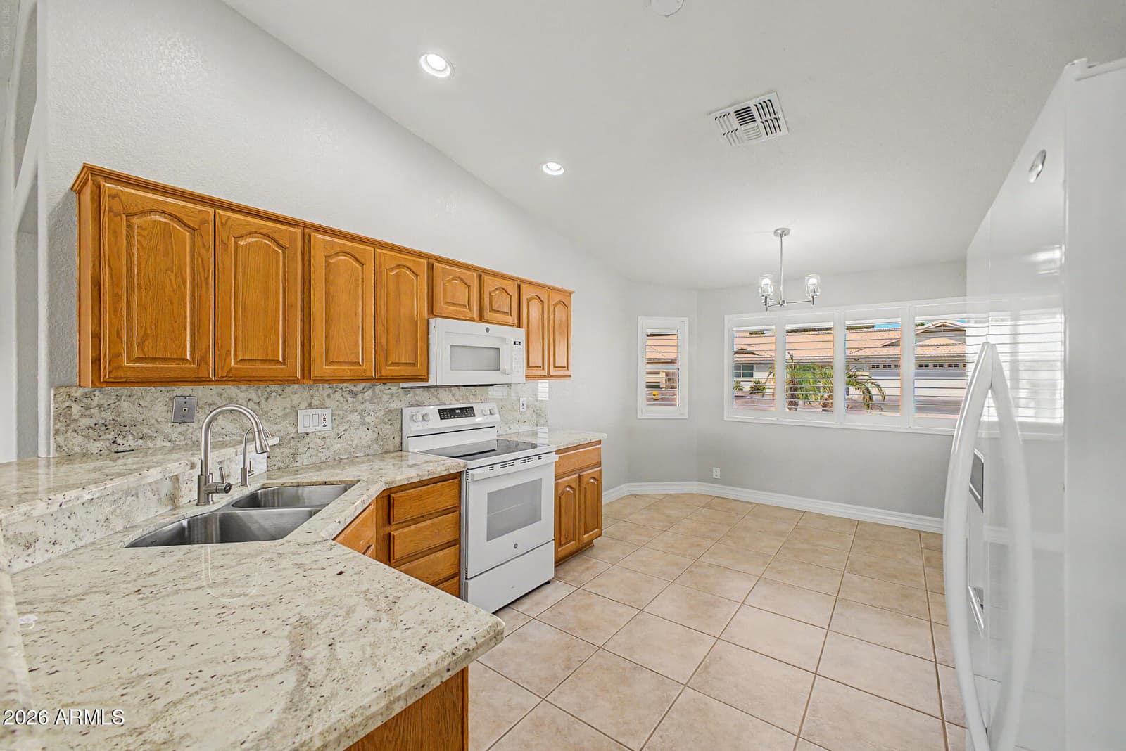 2562 S ACANTHUS, Mesa, AZ 85209 — photo 2 of 33