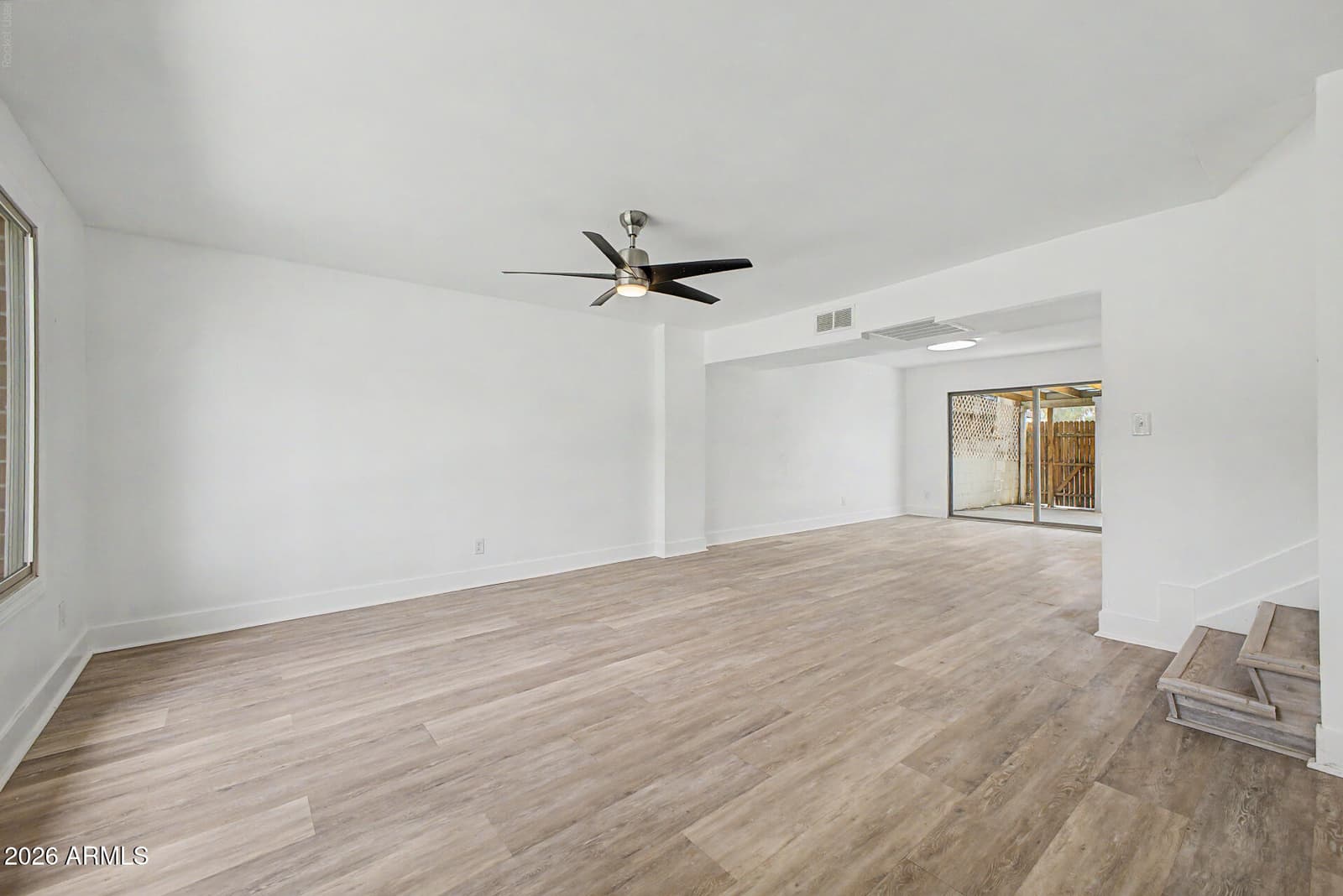 6552 N 43rd Avenue, Glendale, AZ 85301 — photo 4 of 34