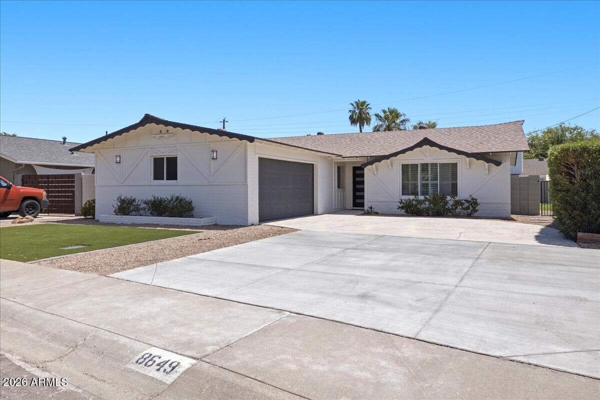 8649 E STARLIGHT Way, Scottsdale, AZ 85250 — photo 2 of 28