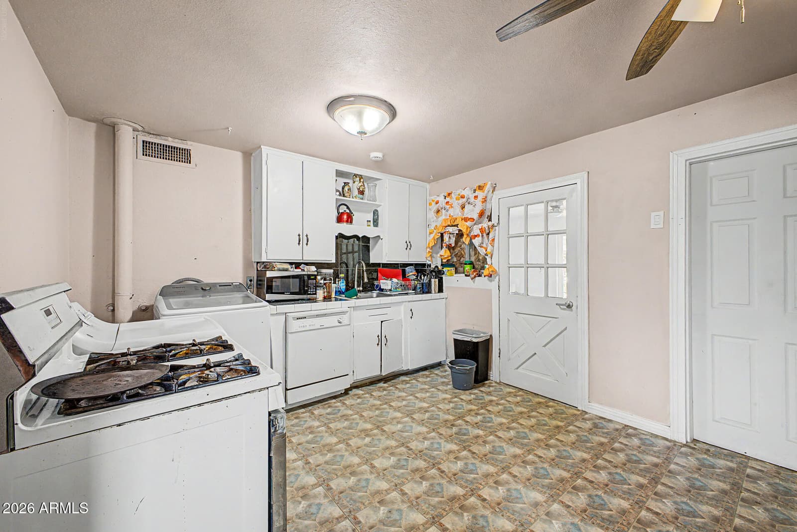 2922 W FILLMORE Street, Phoenix, AZ 85009 — photo 9 of 36