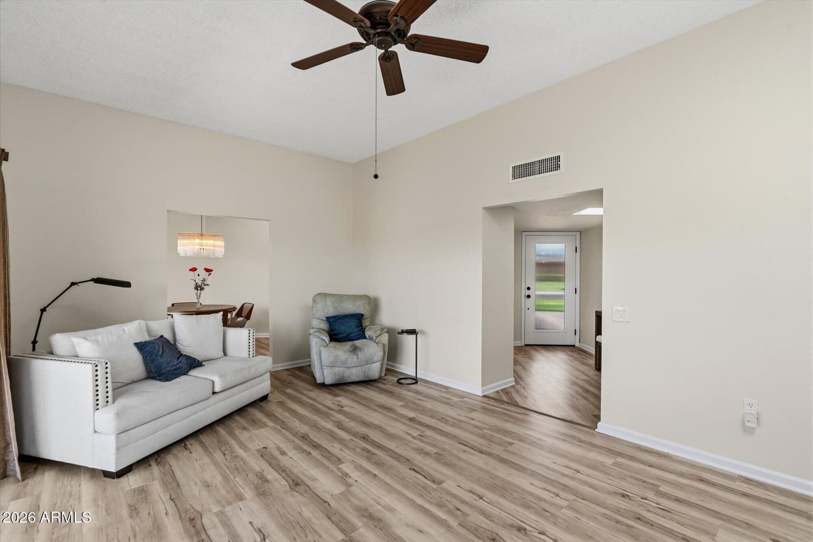 10633 W PINEAIRE Drive, Sun City, AZ 85351 — photo 7 of 40