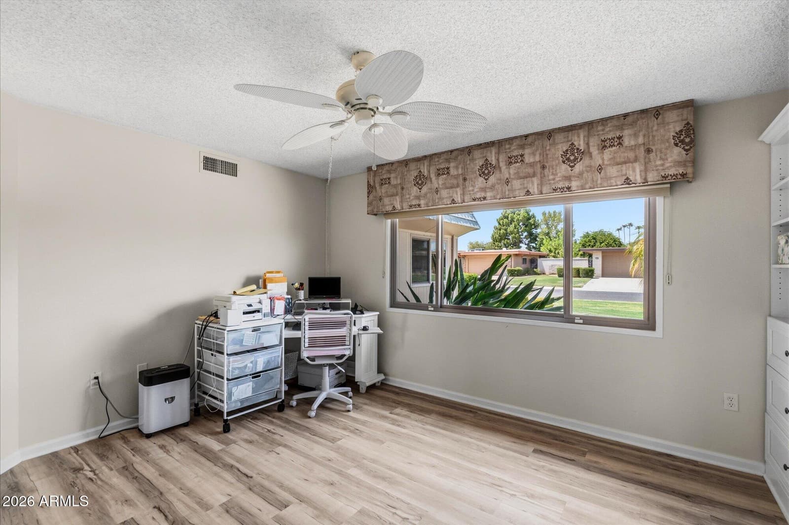 10633 W PINEAIRE Drive, Sun City, AZ 85351 — photo 17 of 40