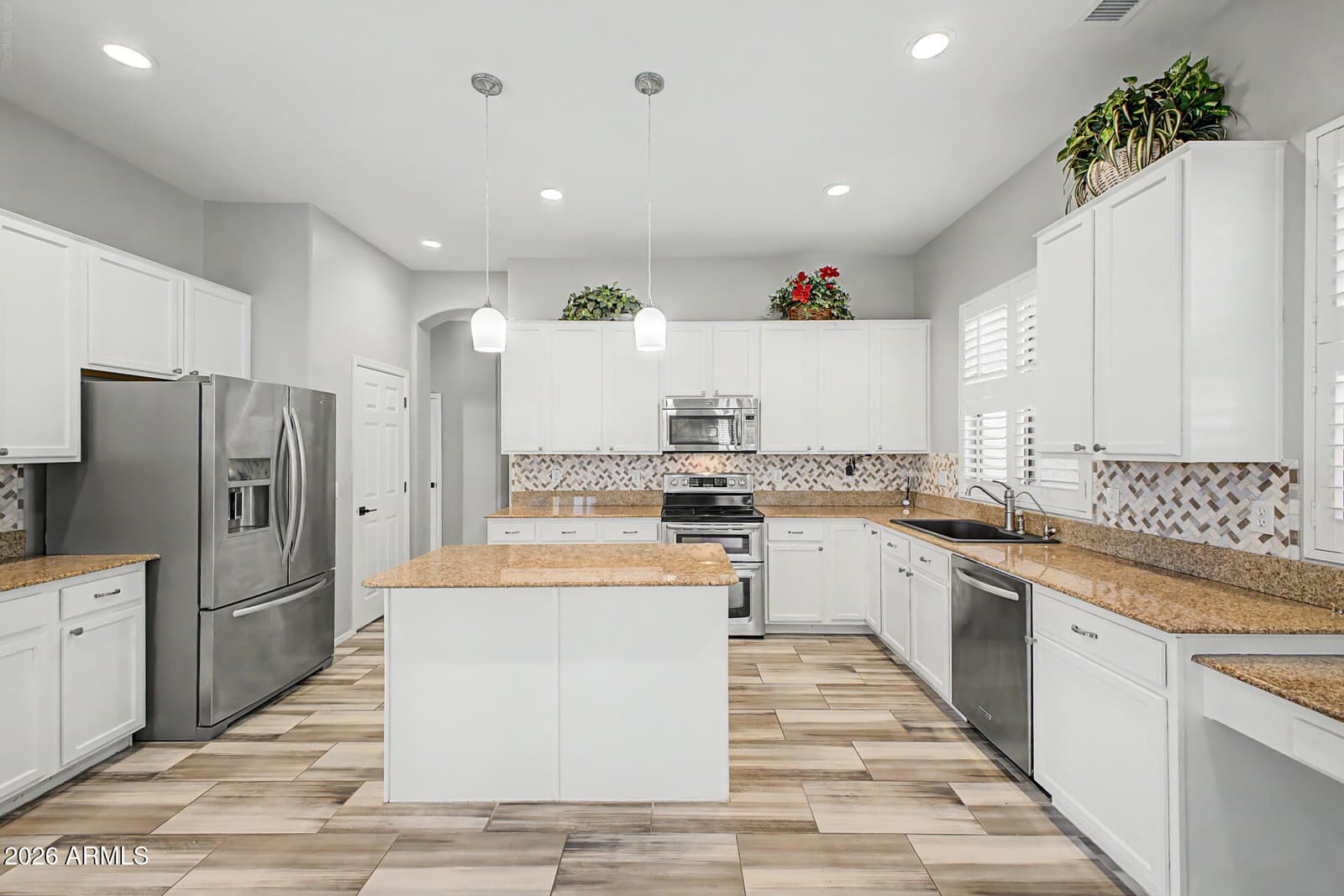 10455 E MEDINA Avenue, Mesa, AZ 85209 — photo 14 of 90