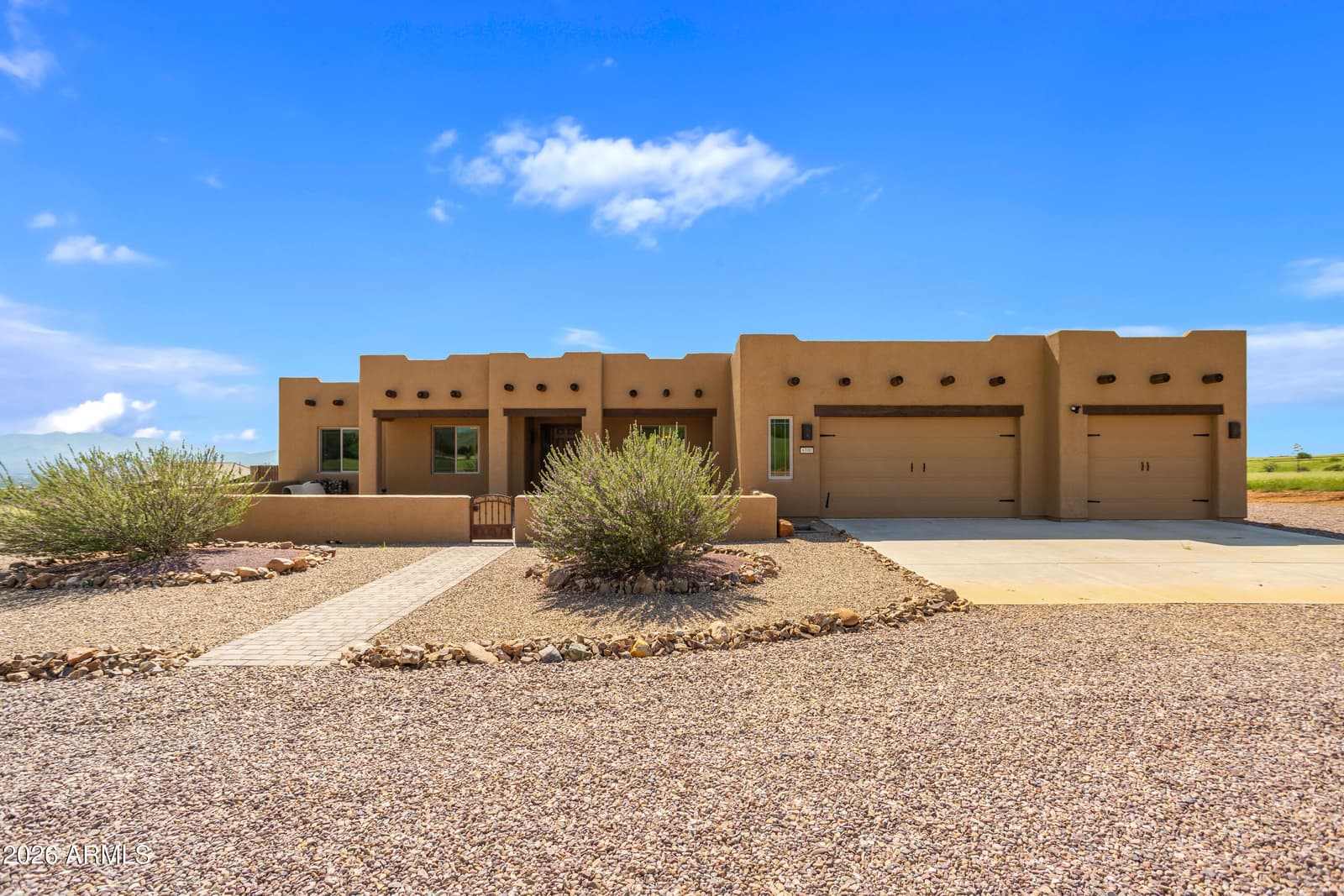 6100 E DARLEY Drive, Hereford, AZ 85615 — photo 2 of 59