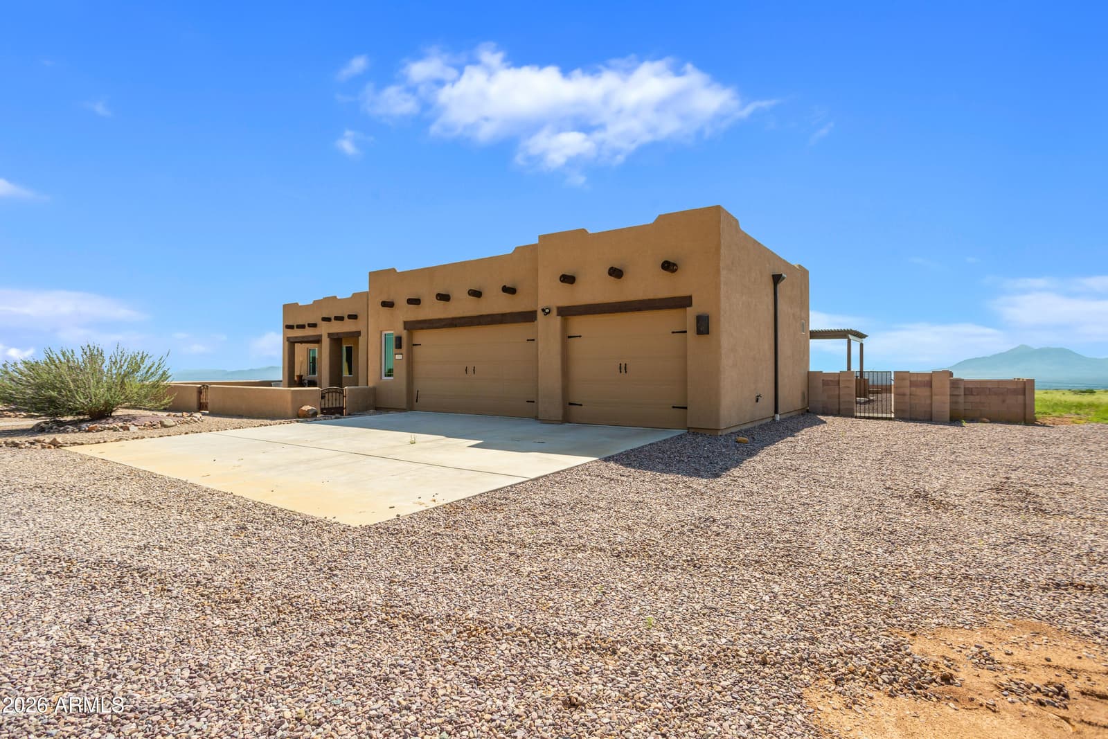6100 E DARLEY Drive, Hereford, AZ 85615 — photo 4 of 59