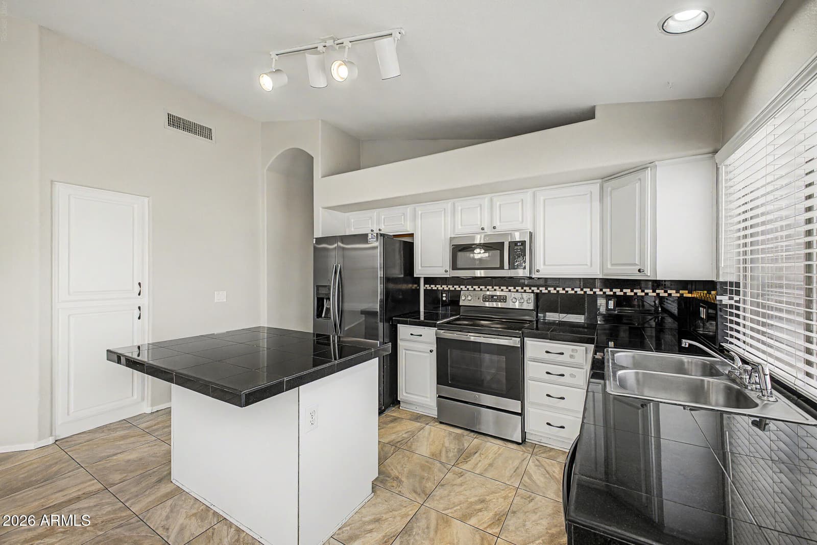 6503 W ADOBE Drive, Glendale, AZ 85308 — photo 2 of 37