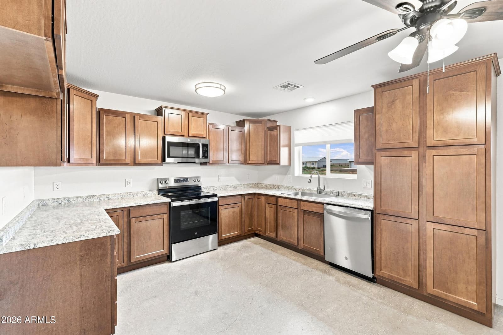 327 Halli Jo Loop, Taylor, AZ 85939 — photo 11 of 35
