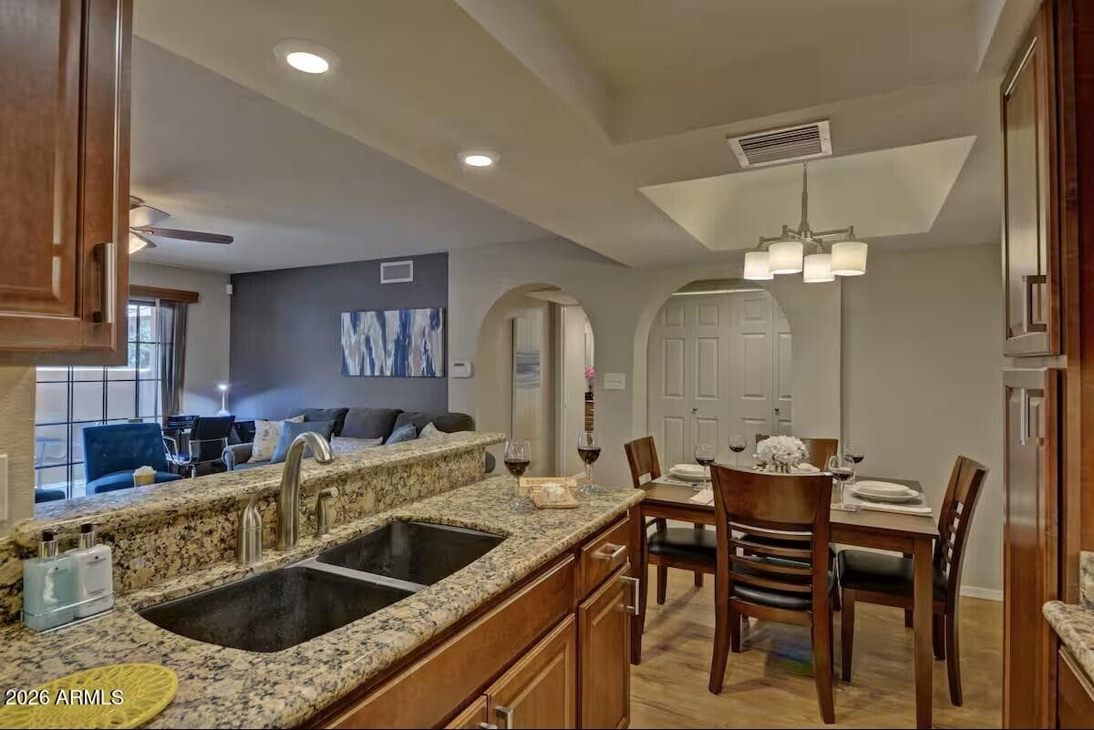 10410 N CAVE CREEK Road 1071, Phoenix, AZ 85020 — photo 12 of 43