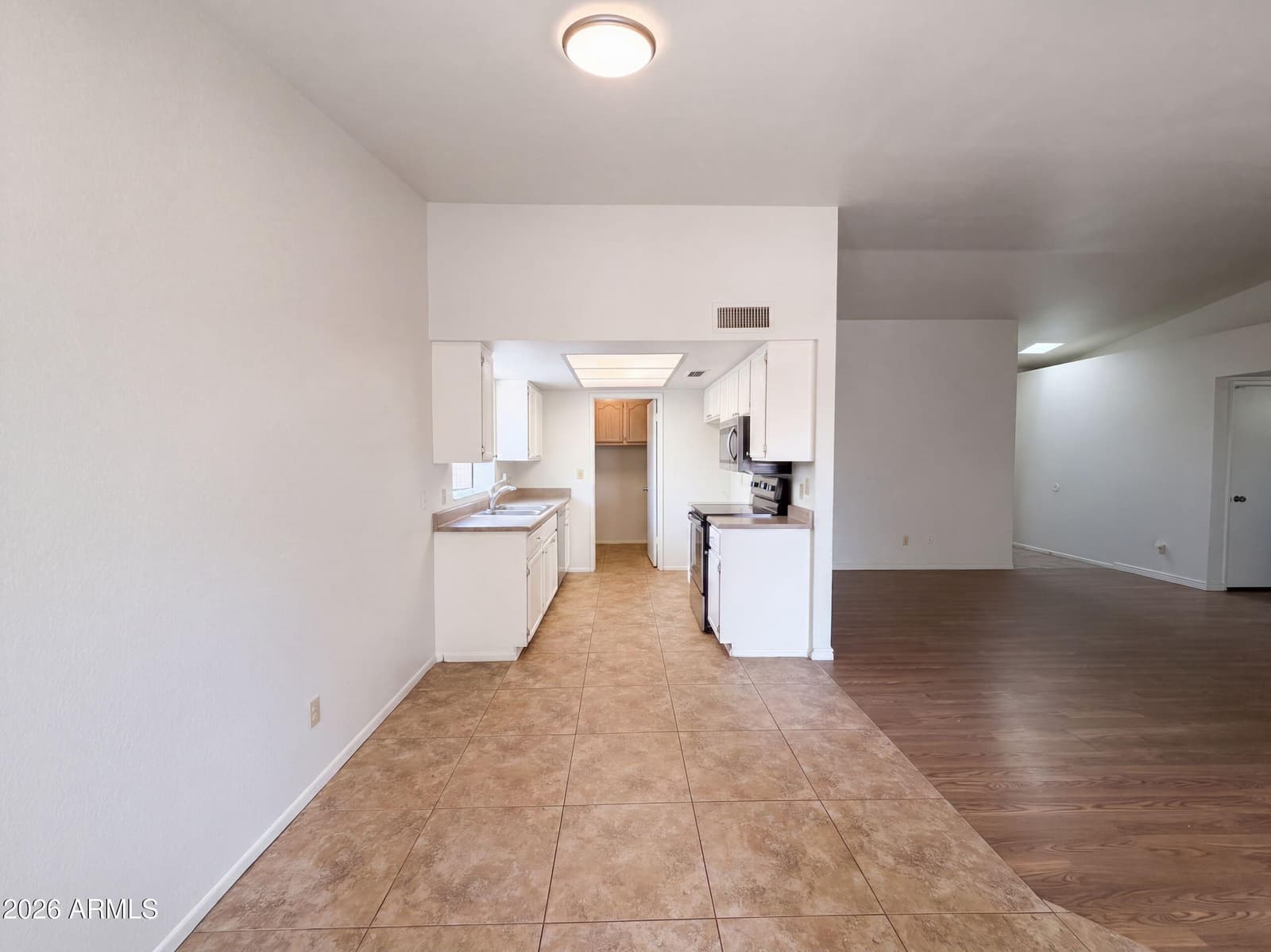 10701 W CAMPBELL Avenue, Phoenix, AZ 85037 — photo 7 of 31