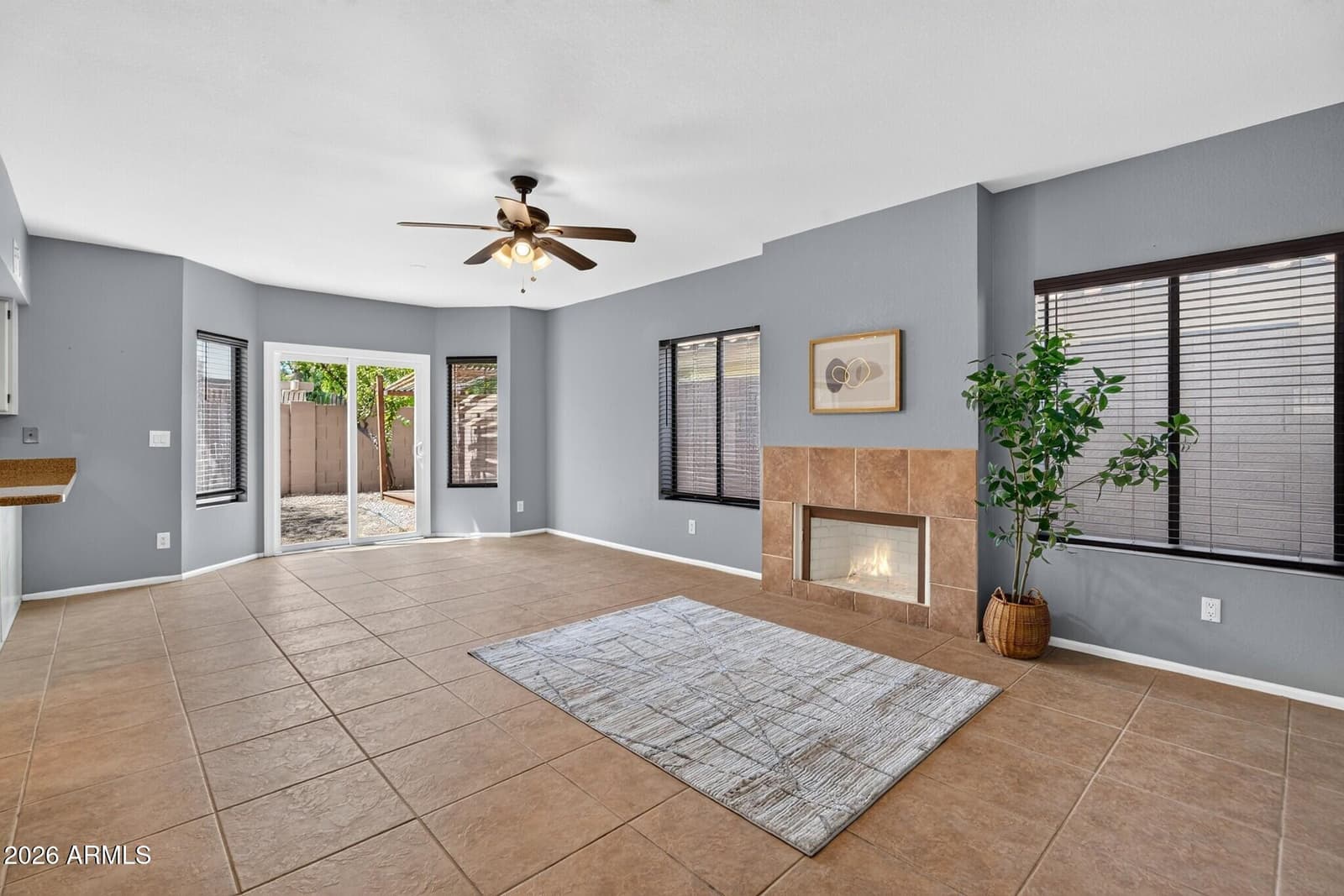 39 E LA VIEVE Lane, Tempe, AZ 85284 — photo 11 of 48