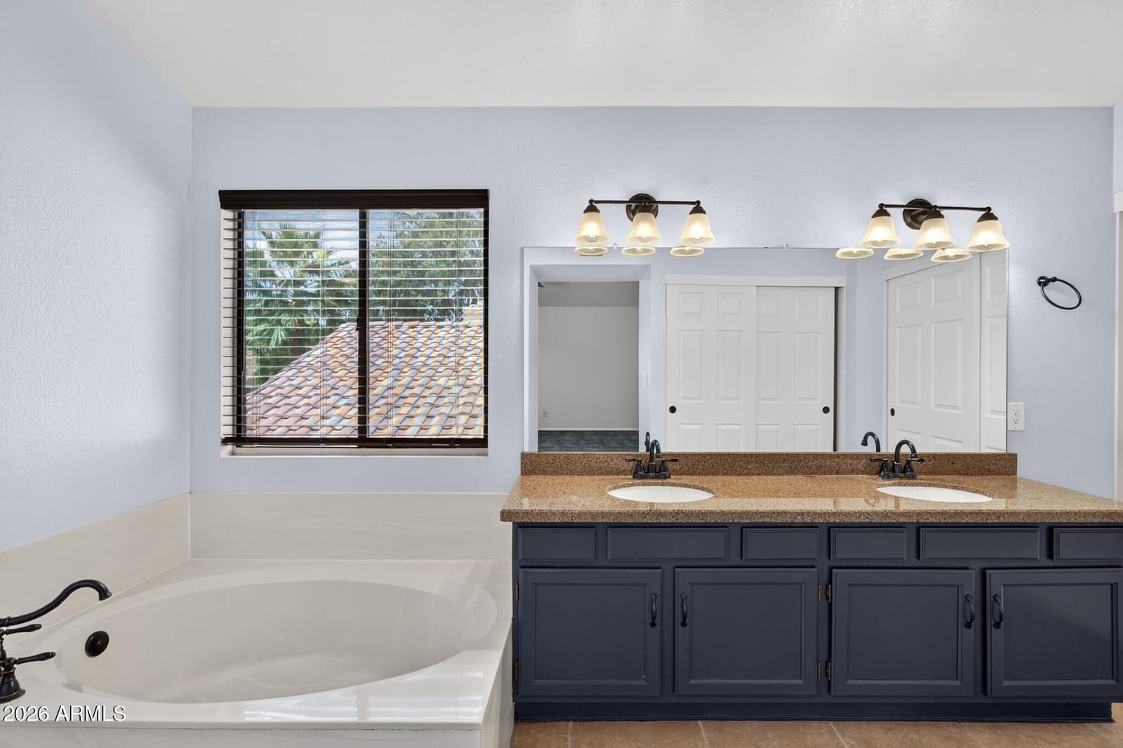 39 E LA VIEVE Lane, Tempe, AZ 85284 — photo 27 of 48
