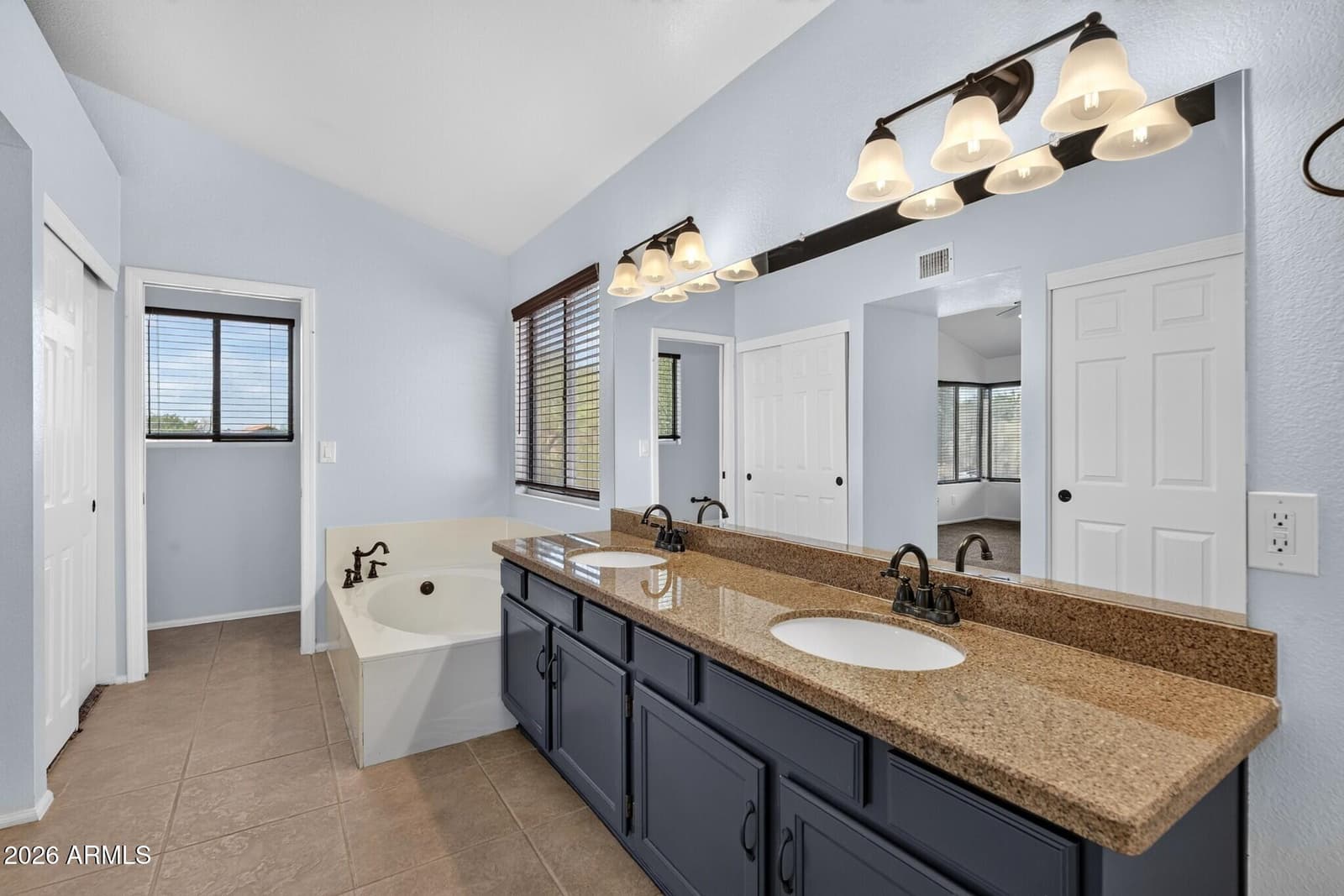 39 E LA VIEVE Lane, Tempe, AZ 85284 — photo 29 of 48