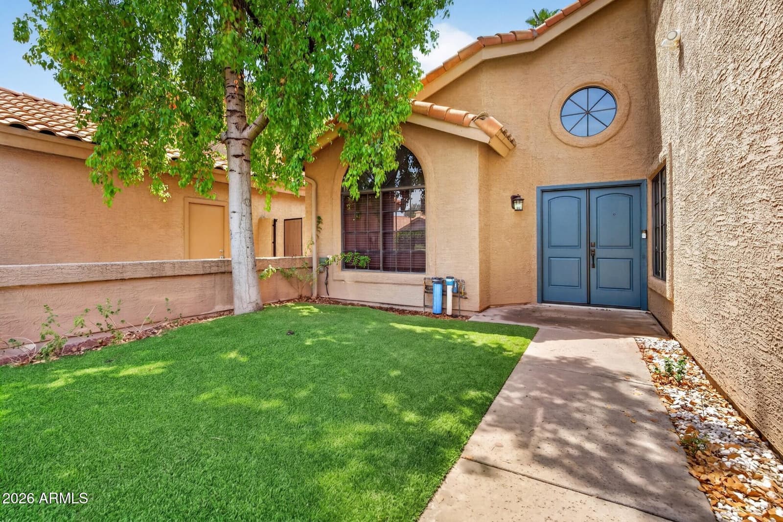 39 E LA VIEVE Lane, Tempe, AZ 85284 — photo 3 of 48
