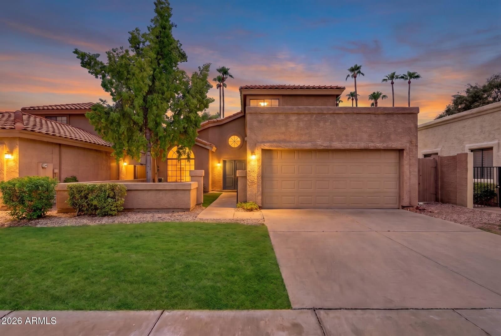 39 E LA VIEVE Lane, Tempe, AZ 85284 — photo 1 of 48