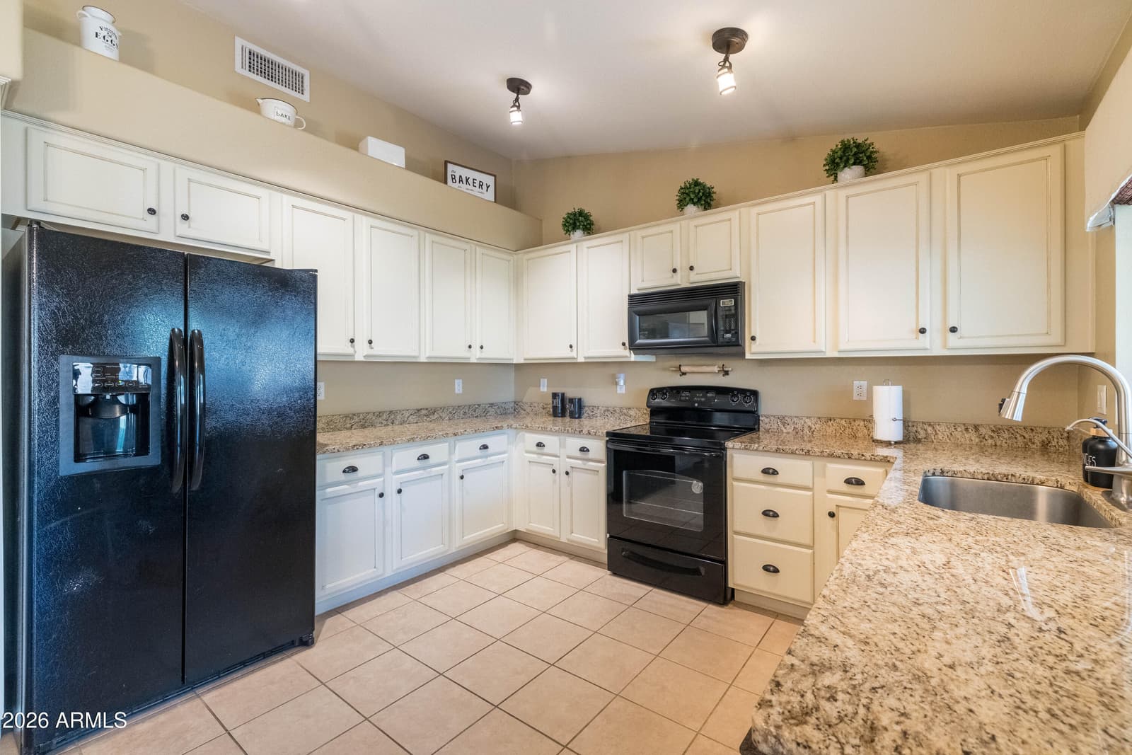 22527 N 74TH Avenue, Glendale, AZ 85310 — photo 8 of 29