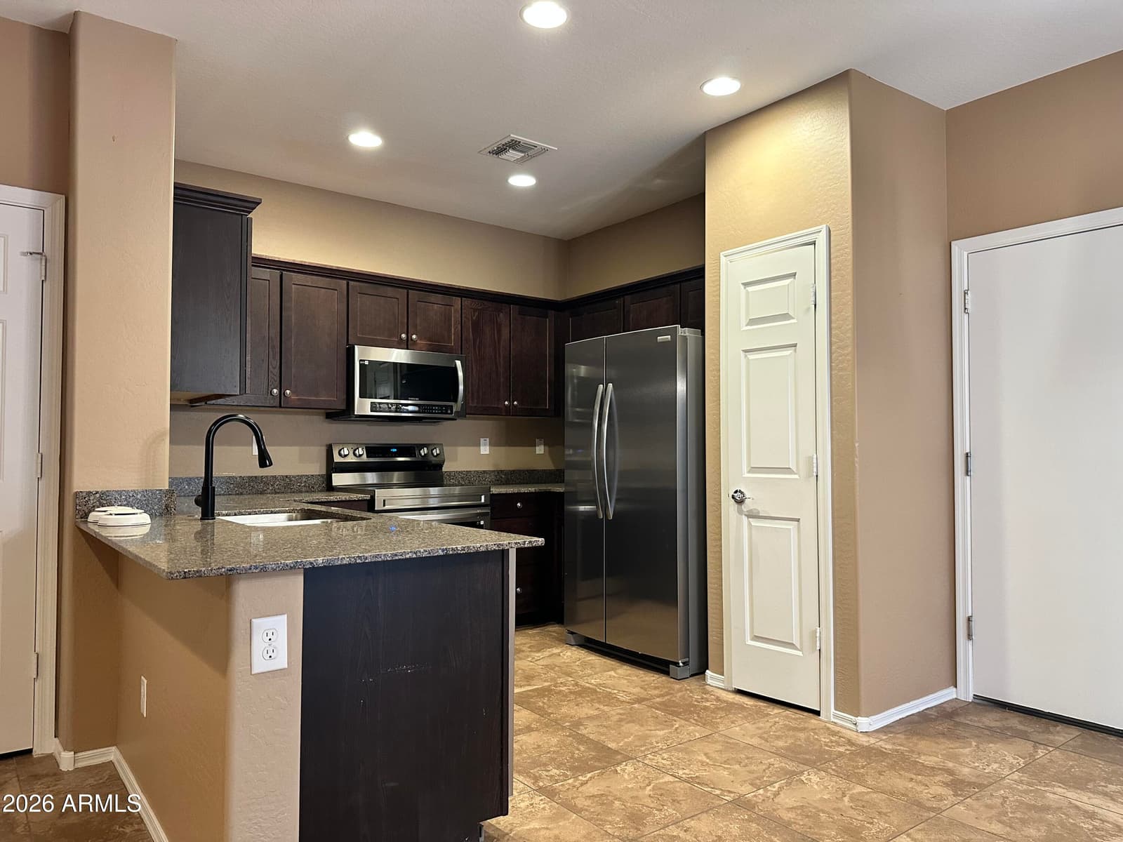 2477 N 73rd Drive, Phoenix, AZ 85035 — photo 6 of 27
