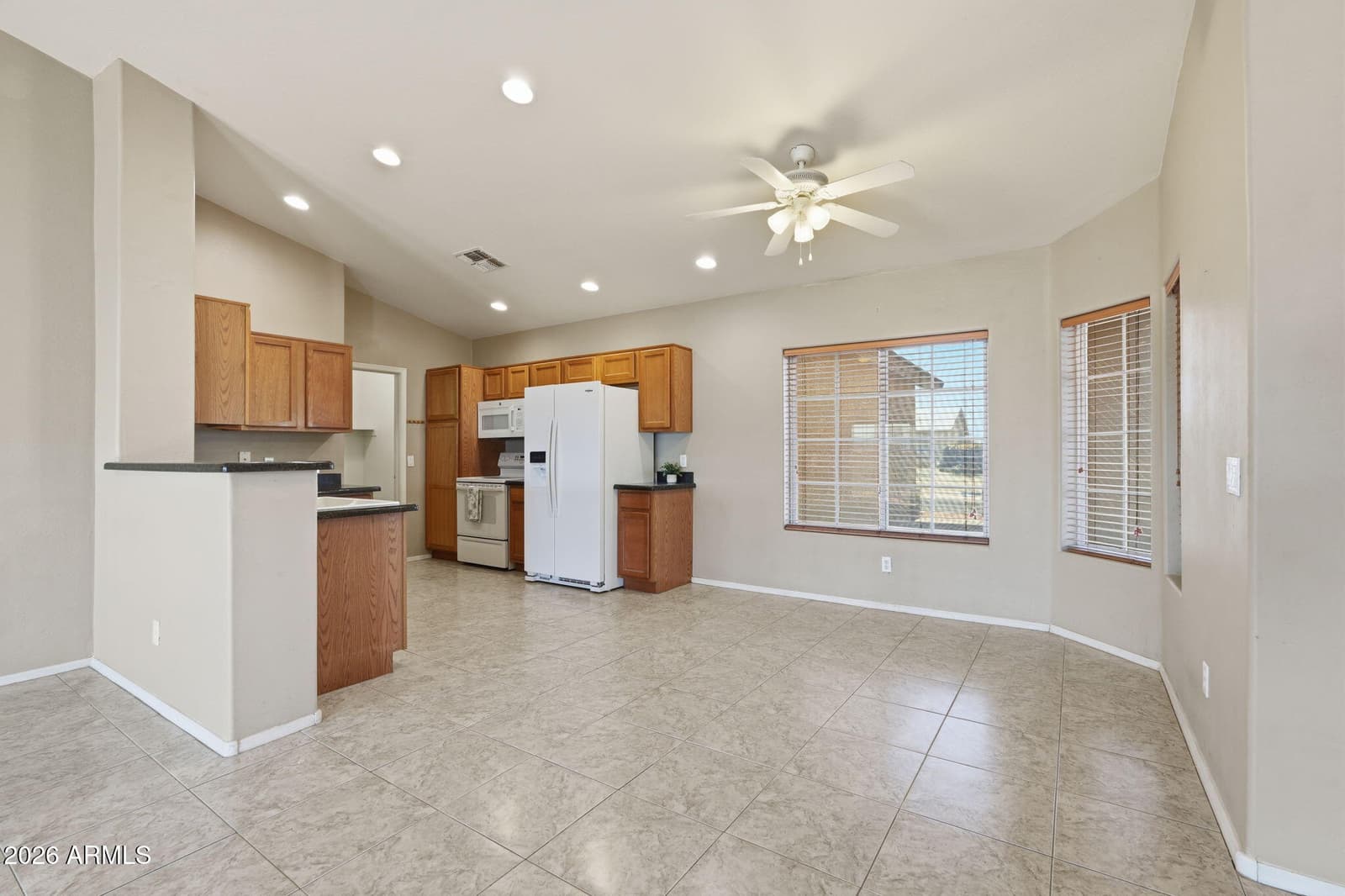 8390 W CORONADO Drive, Arizona City, AZ 85123 — photo 9 of 35
