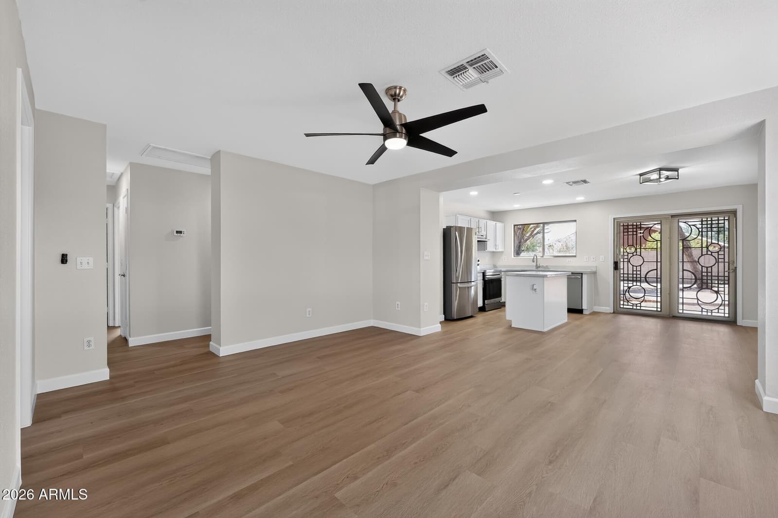 8425 E NAVARRO Circle, Mesa, AZ 85209 — photo 4 of 14