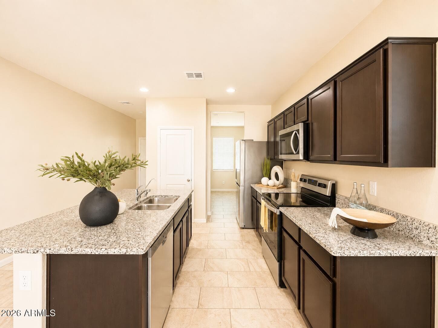 7836 W RIVERSIDE Avenue, Phoenix, AZ 85043 — photo 4 of 15