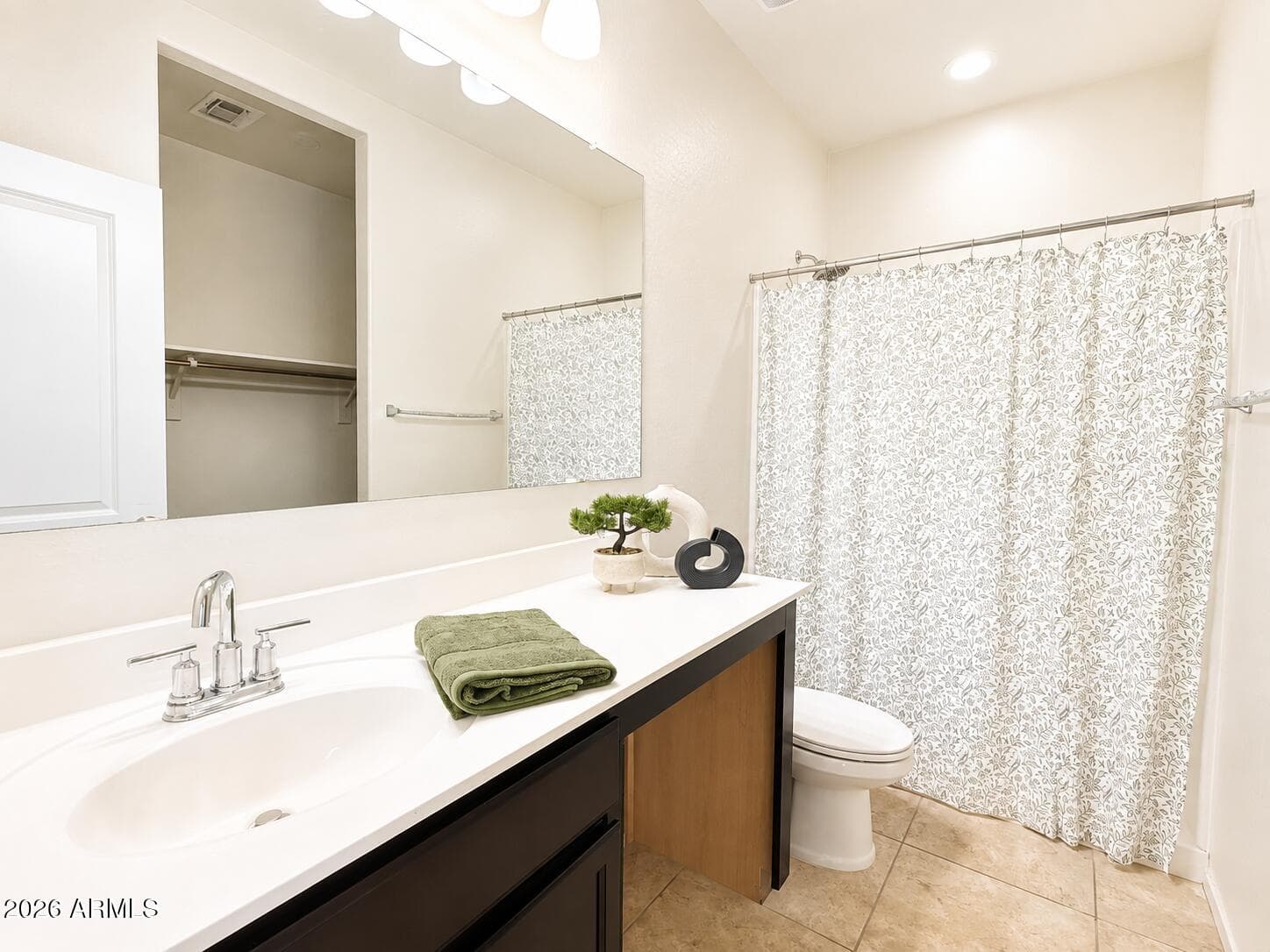 7836 W RIVERSIDE Avenue, Phoenix, AZ 85043 — photo 10 of 15