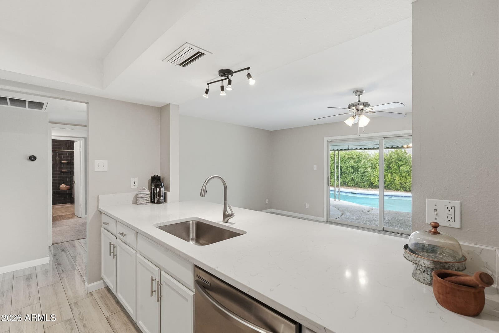 5257 W ACAPULCO Lane, Glendale, AZ 85306 — photo 10 of 29
