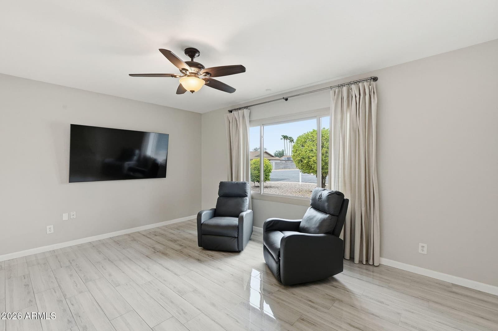 5257 W ACAPULCO Lane, Glendale, AZ 85306 — photo 5 of 29