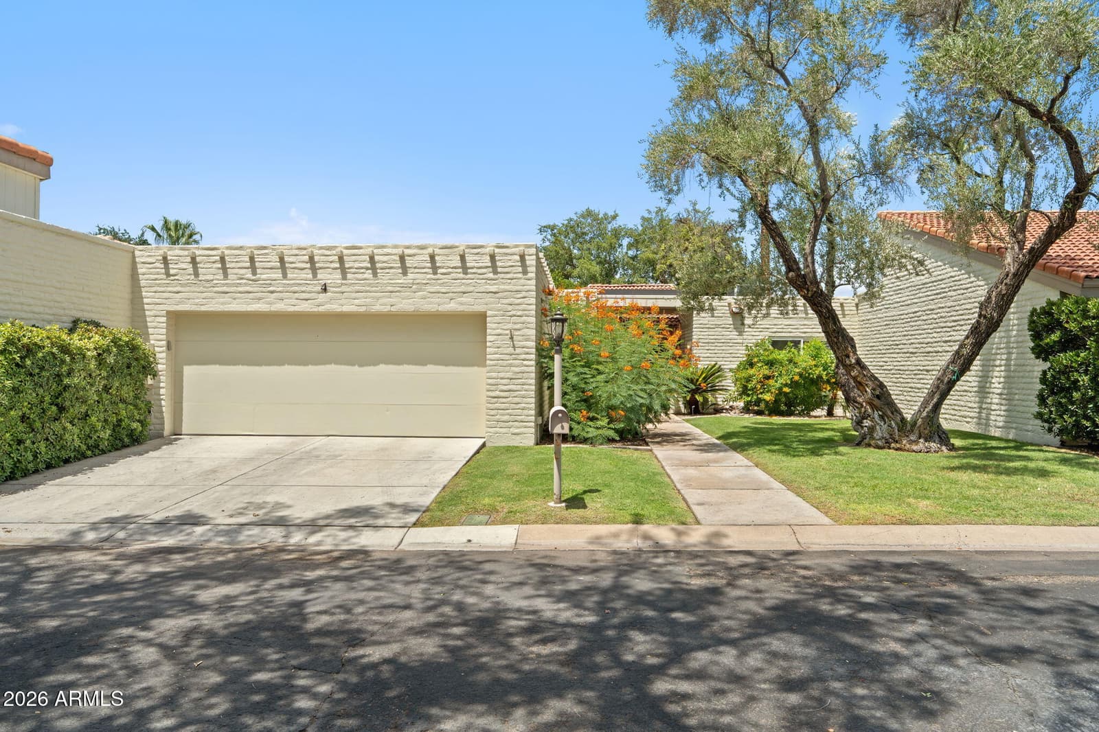 4 E SAN MIGUEL Avenue, Phoenix, AZ 85012 — photo 1 of 42