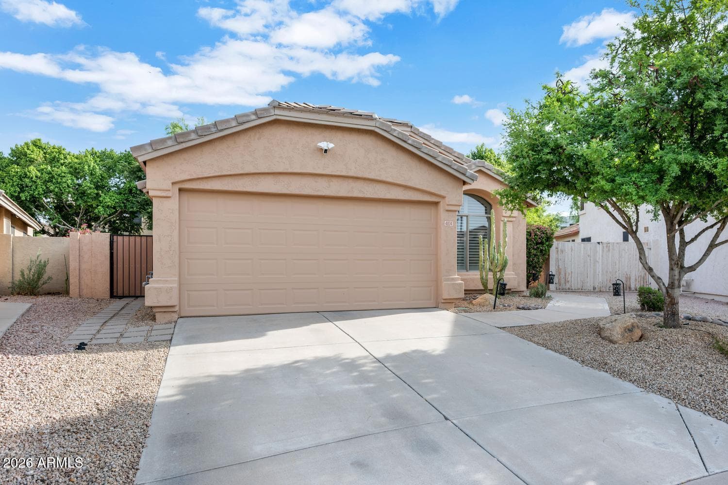 4834 E MOSSMAN Road, Phoenix, AZ 85054 — photo 3 of 44