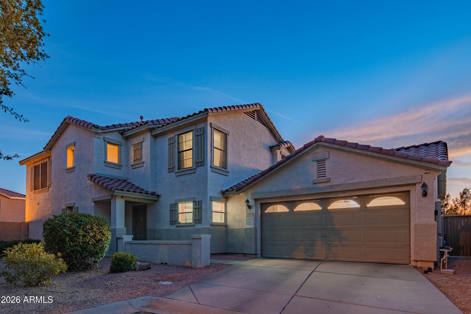 1075 E PARKVIEW Court, Gilbert, AZ 85295 — photo 1 of 37
