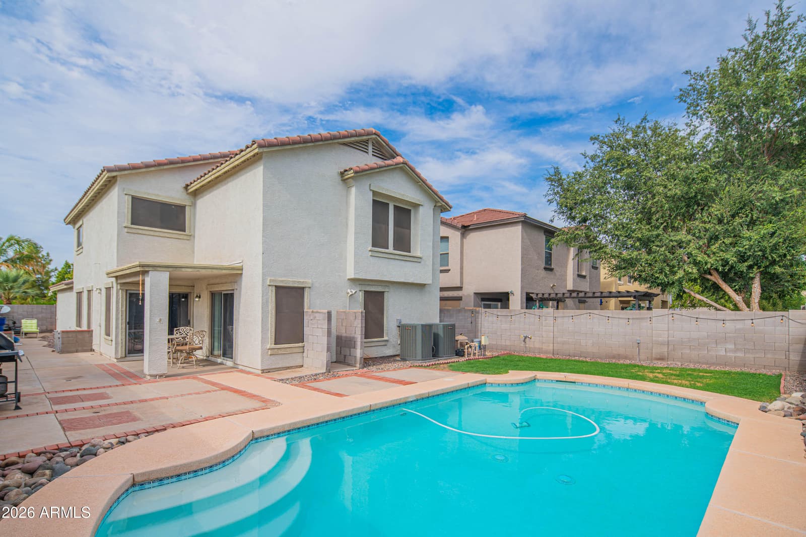 1075 E PARKVIEW Court, Gilbert, AZ 85295 — photo 25 of 37