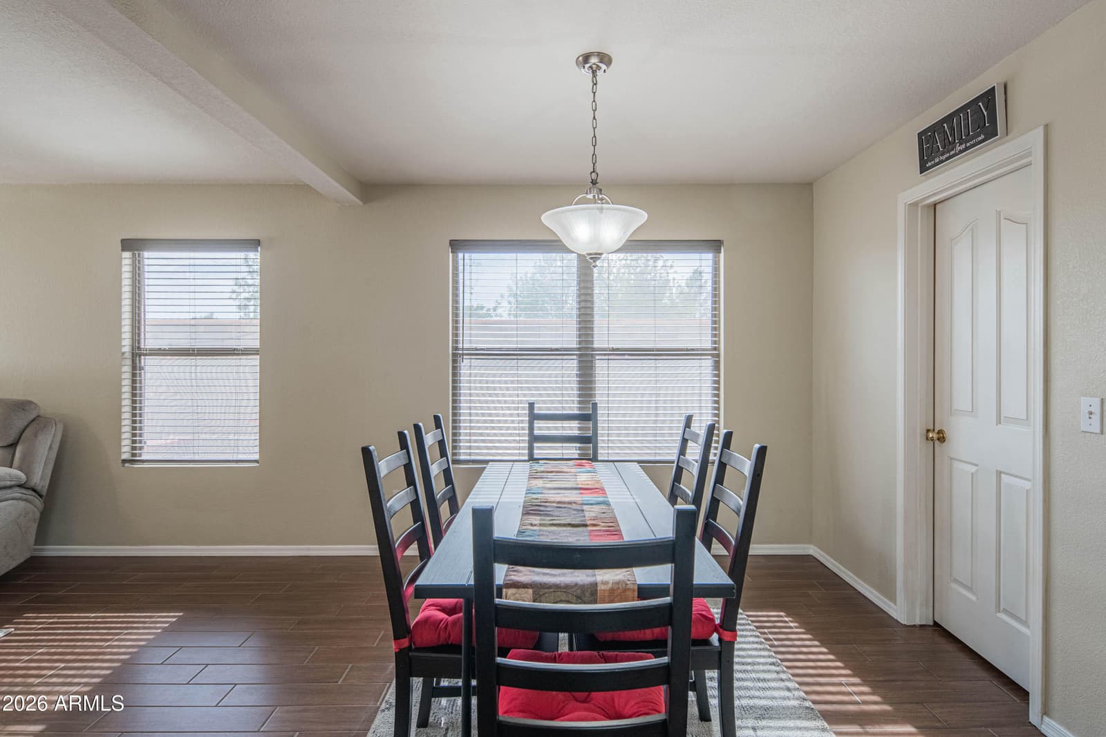1075 E PARKVIEW Court, Gilbert, AZ 85295 — photo 6 of 37