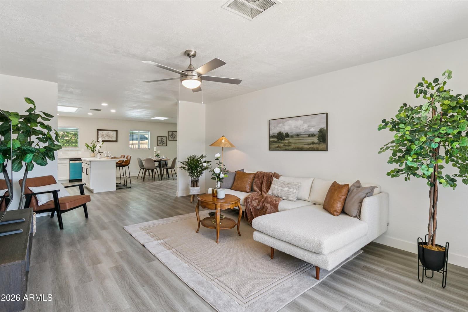 3020 W HARTFORD Drive, Phoenix, AZ 85053 — photo 4 of 32