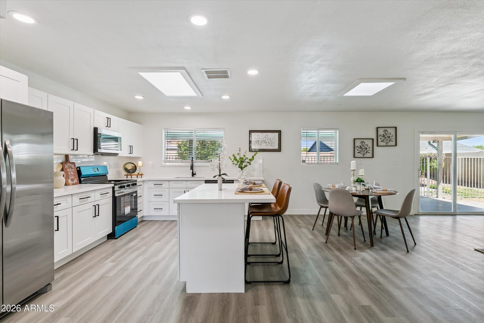 3020 W HARTFORD Drive, Phoenix, AZ 85053 — photo 8 of 32