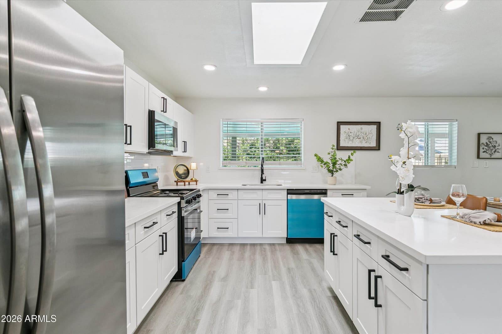 3020 W HARTFORD Drive, Phoenix, AZ 85053 — photo 10 of 32