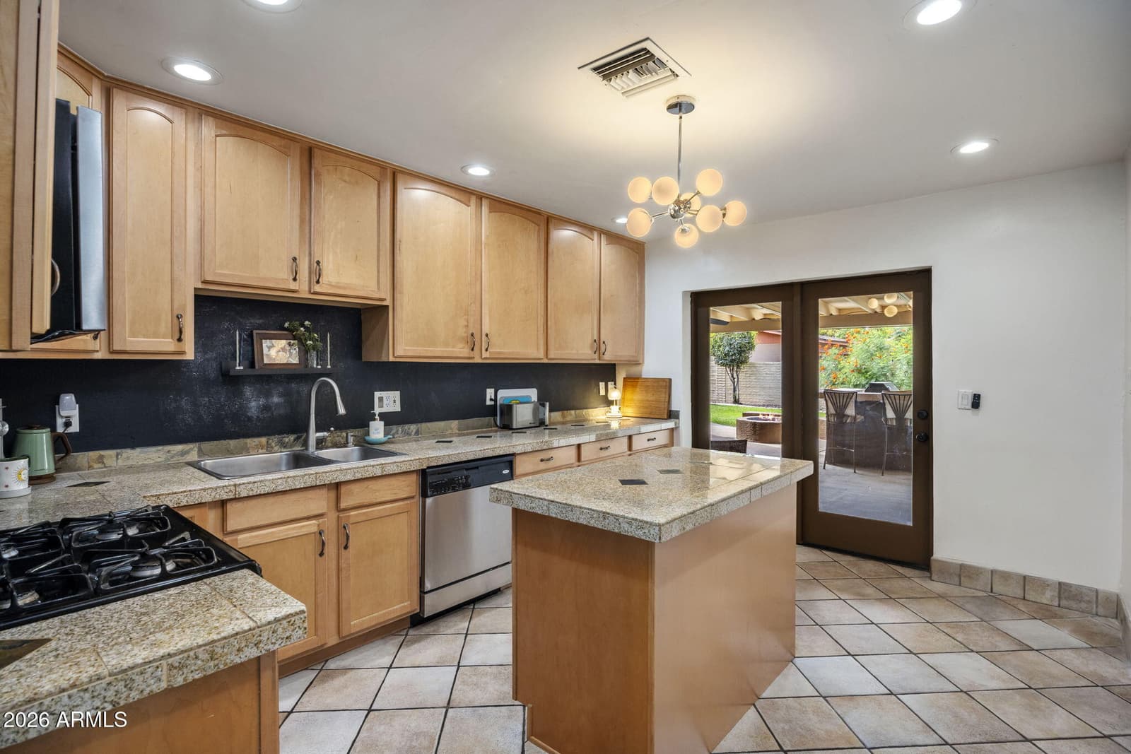 611 E CANTERBURY Lane, Phoenix, AZ 85022 — photo 9 of 33