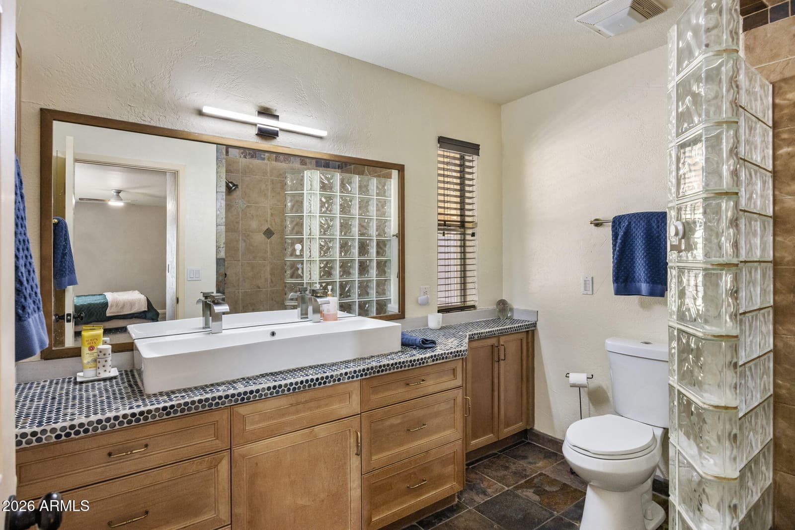 611 E CANTERBURY Lane, Phoenix, AZ 85022 — photo 15 of 33