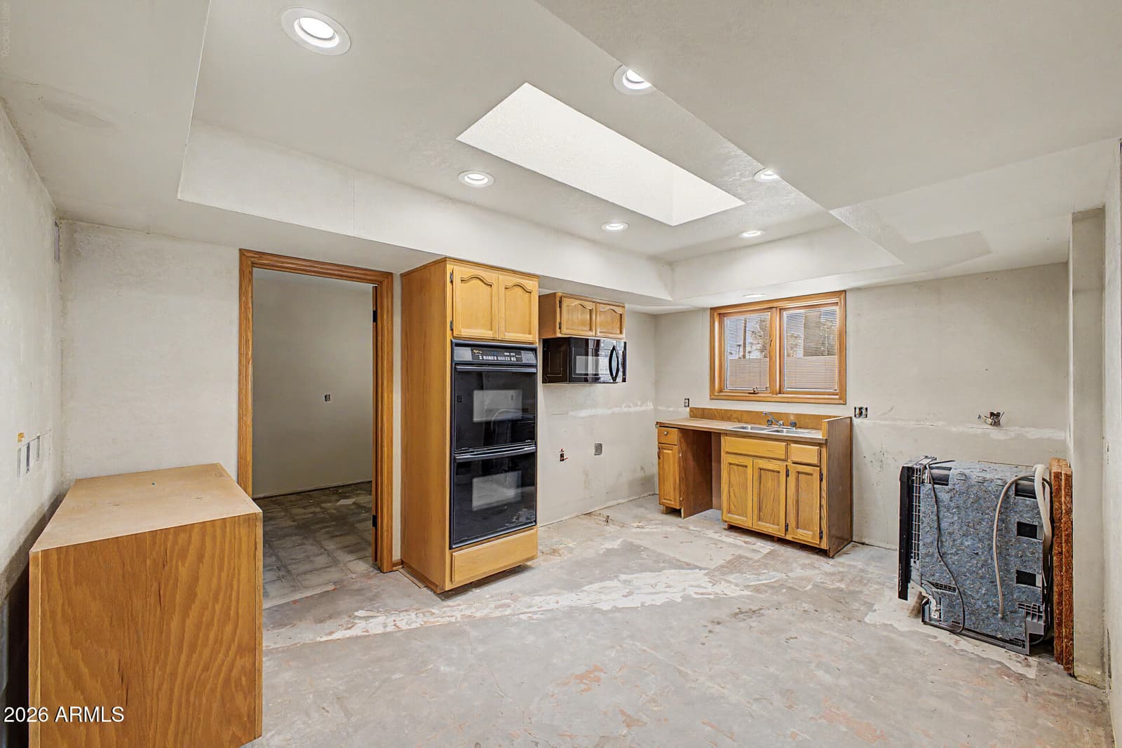 2071 E CAIRO Drive, Tempe, AZ 85282 — photo 10 of 37