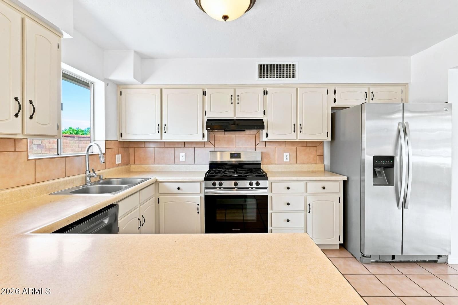 1345 PLAZA AMAPOLA, Sierra Vista, AZ 85635 — photo 10 of 30