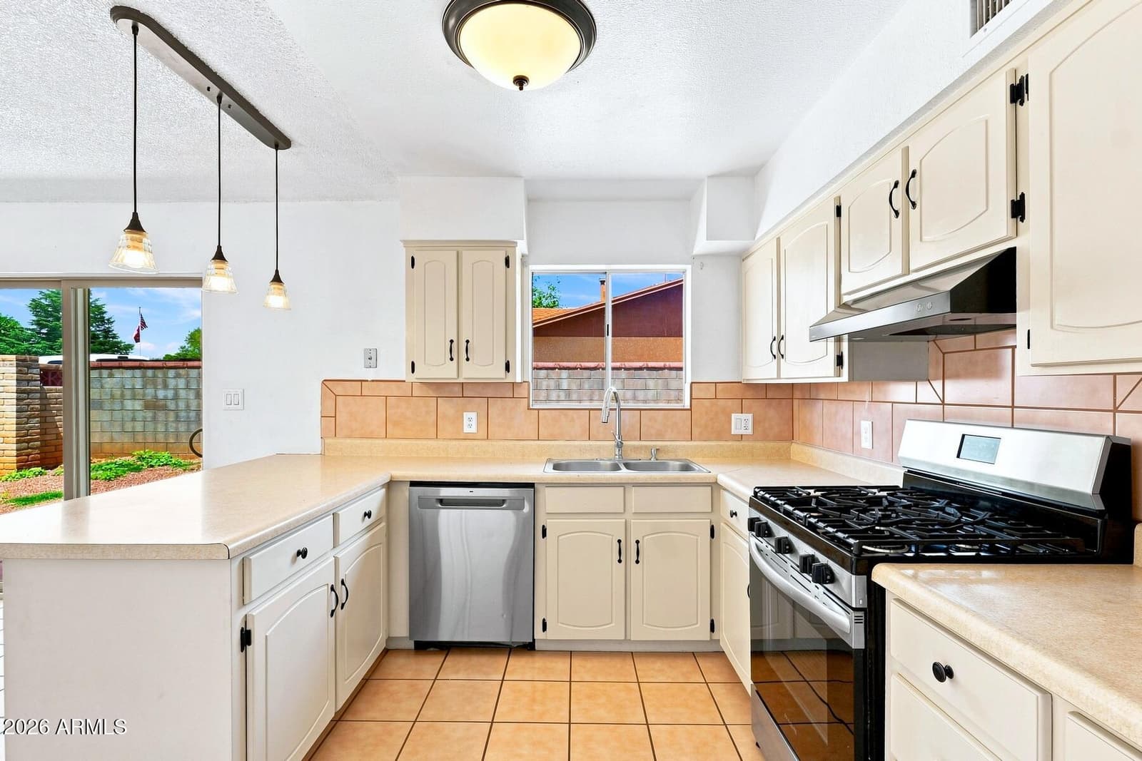 1345 PLAZA AMAPOLA, Sierra Vista, AZ 85635 — photo 11 of 30